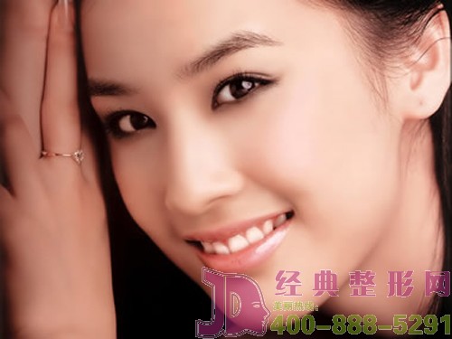 看专家如何解析唇部美容的弊与利