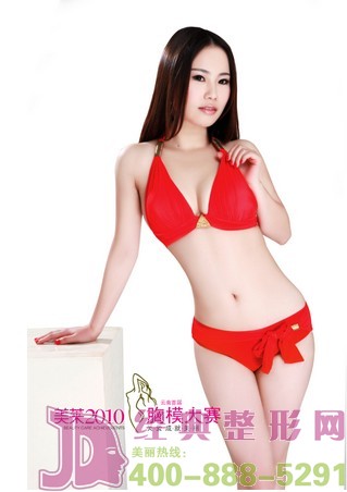 胸模大賽驚現(xiàn)童顏巨乳  18歲小周星