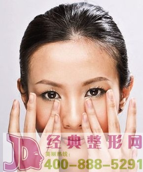 驼峰鼻产生先天性原因 