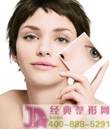 皱纹平凡出现的原因？