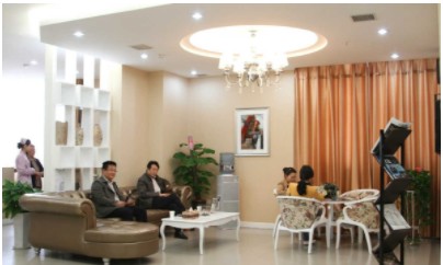 西安天瑞口腔門(mén)診部大廳