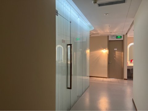 成都伊悅己醫(yī)療美容診所走廊