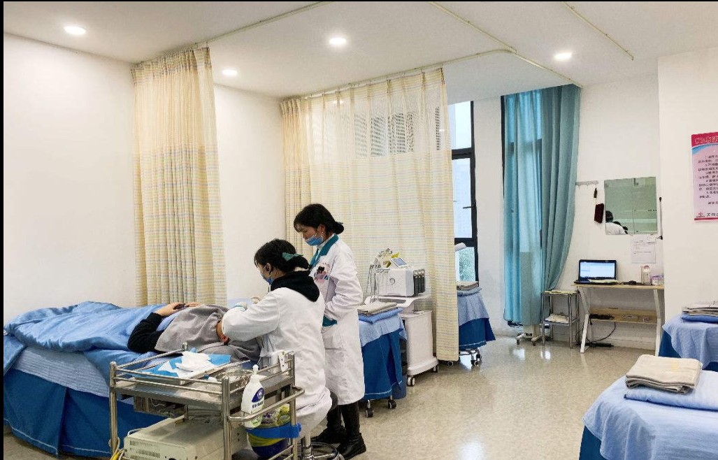 重慶天舒醫(yī)療美容門診部美容室
