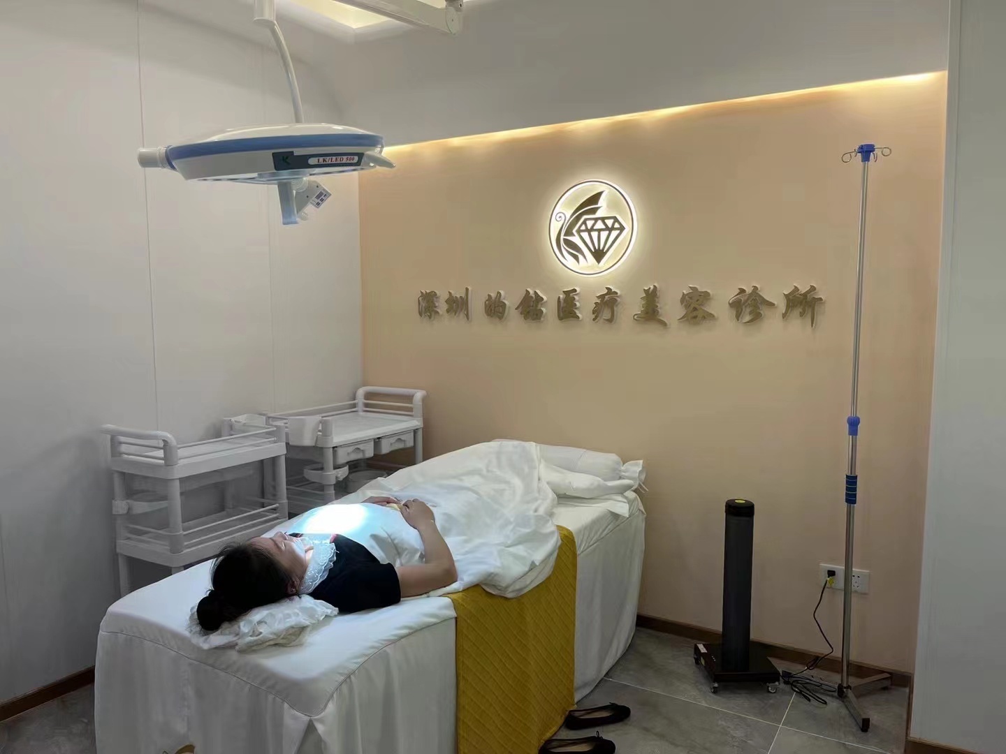 深圳的鉆醫(yī)療美容診所美容室